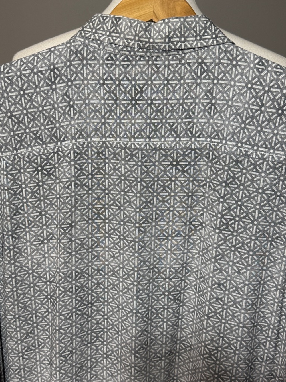 Tommy Bahama Gray Geometric Short-Sleeve Button-Down Shirt - XL - Picture 9 of 12